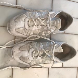 I’m selling nfinity white cheer shoes